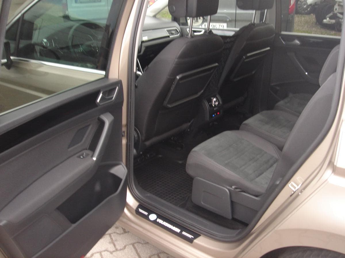 Volkswagen Touran - 8