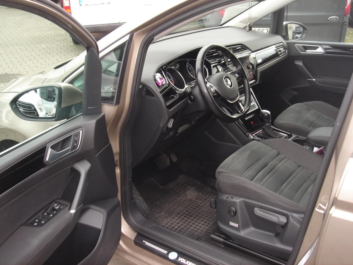 Volkswagen Touran - 9