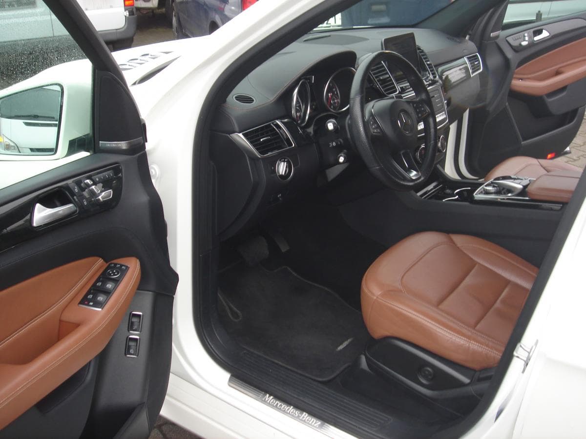 Mercedes-Benz GLE - 10