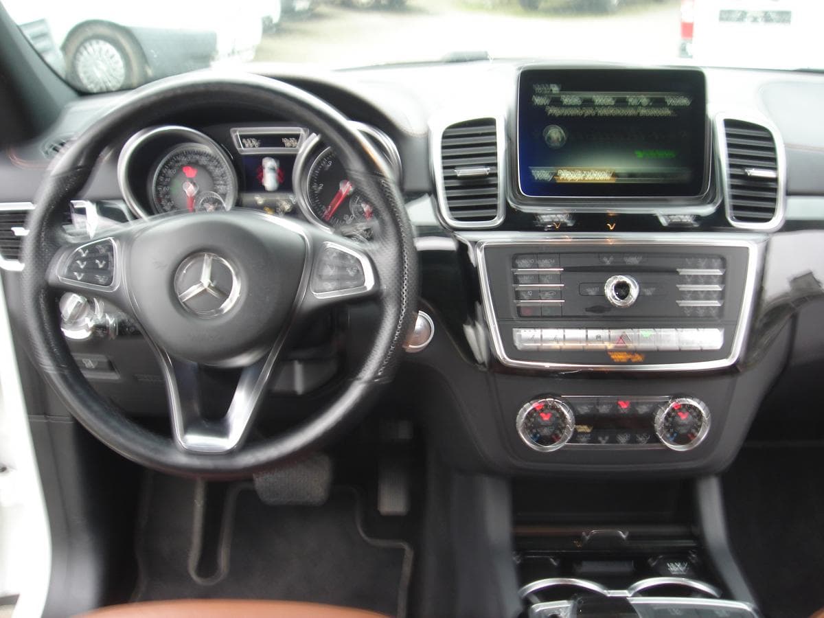 Mercedes-Benz GLE - 12