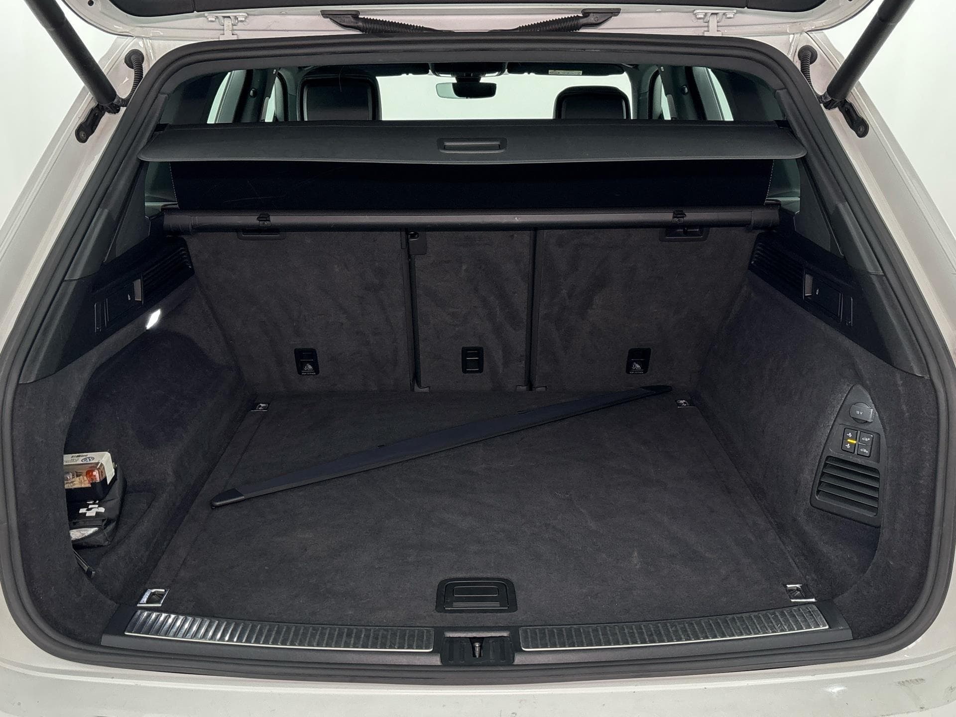 2018 Volkswagen Touareg - 28