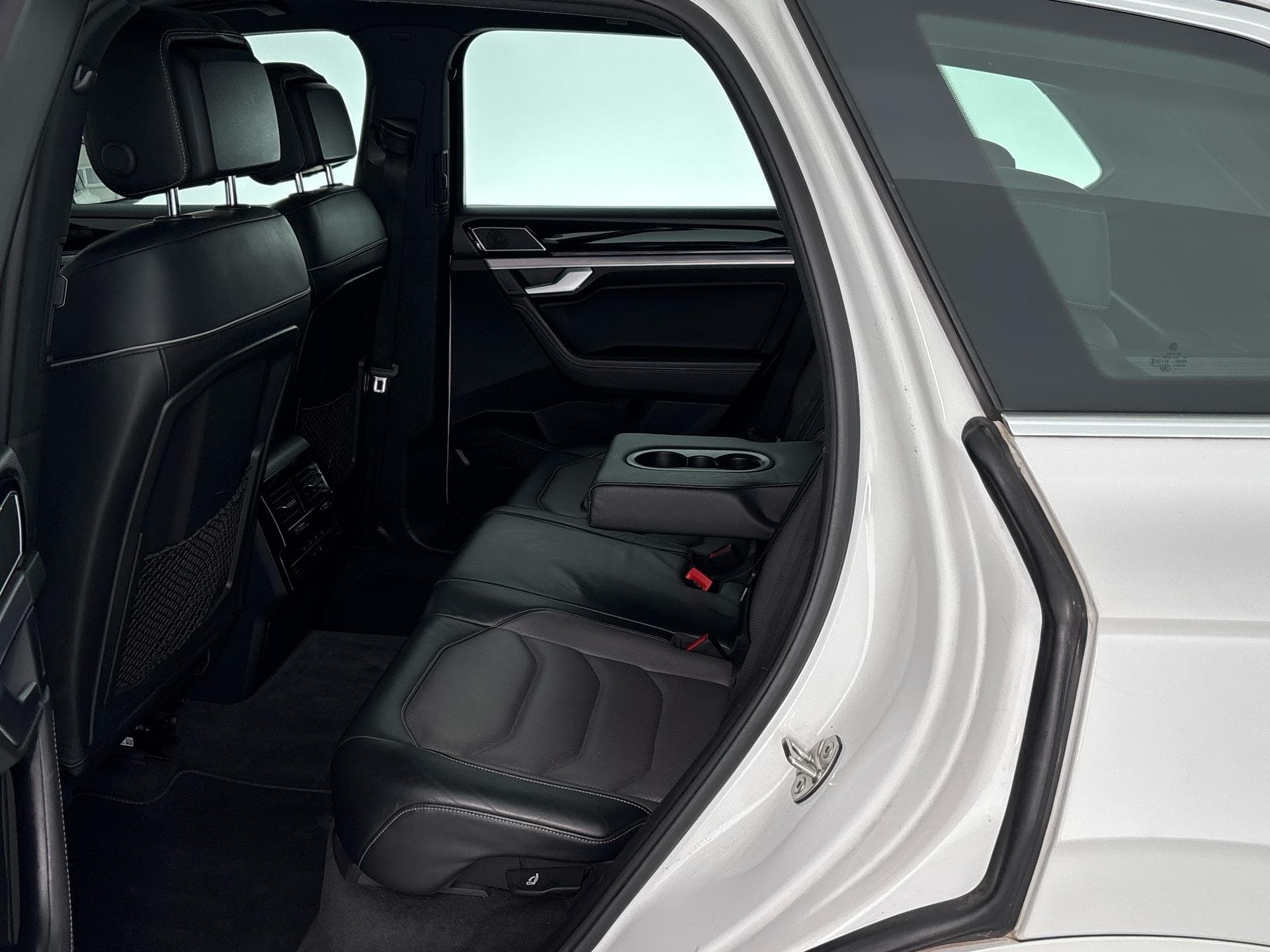 2018 Volkswagen Touareg - 22