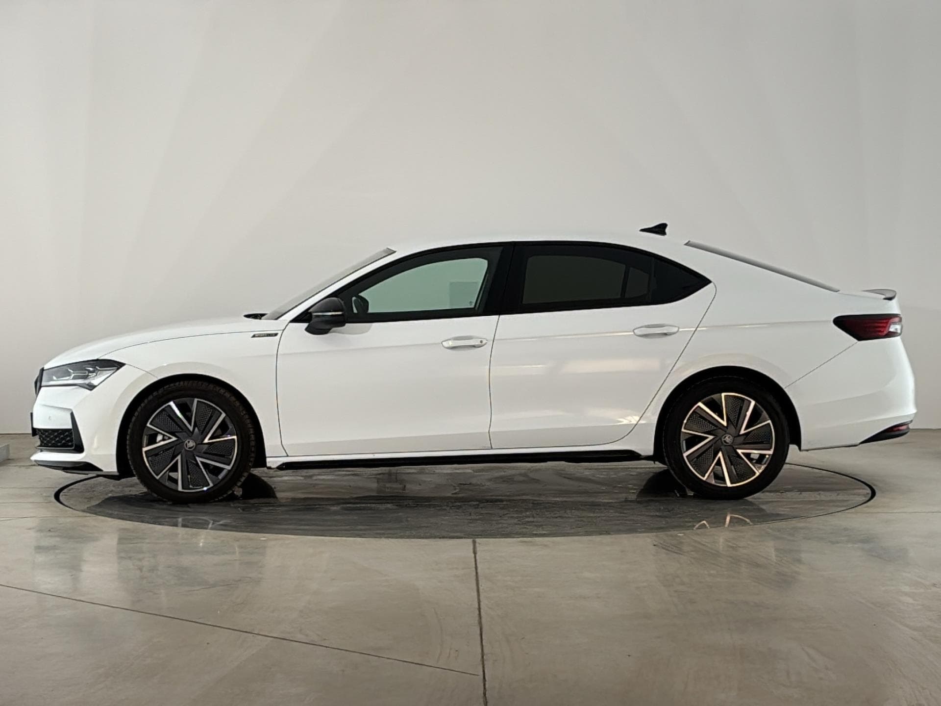 2025 Škoda SUPERB - 3