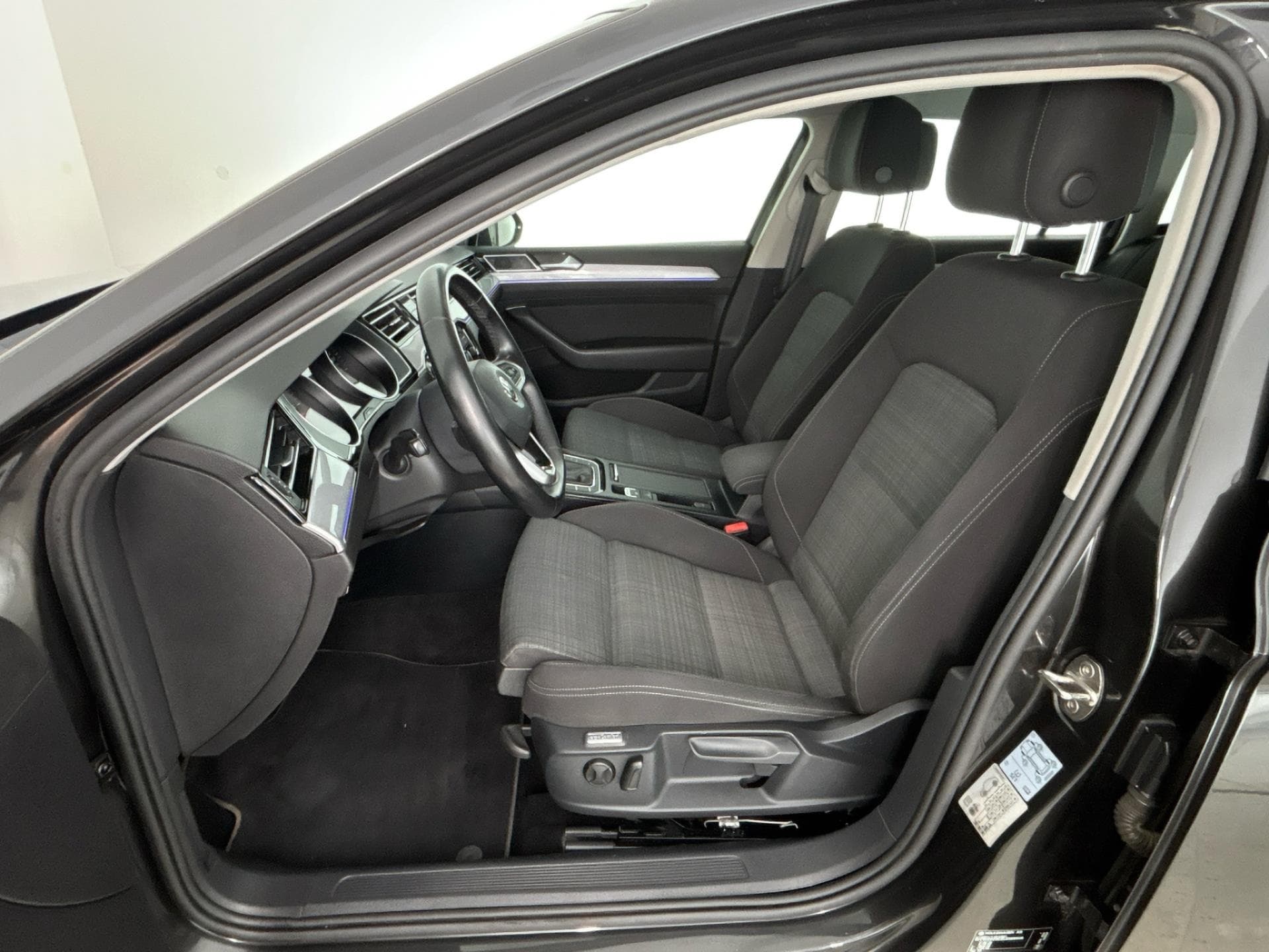 2020 Volkswagen PASSAT - 7