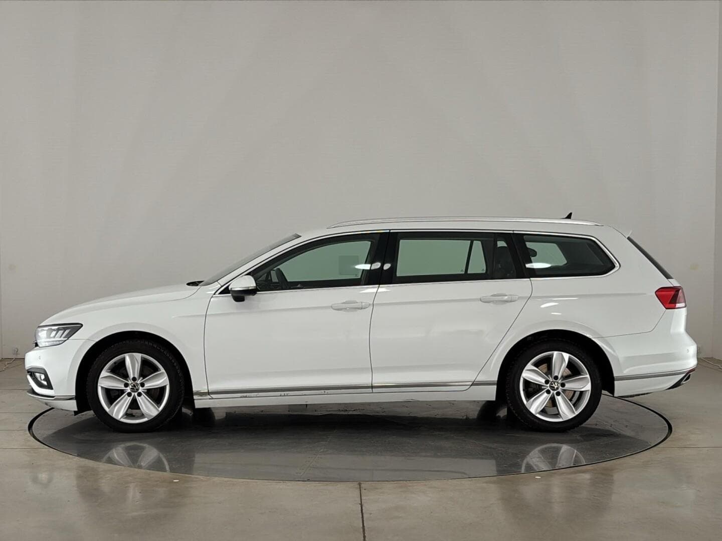 2021 Volkswagen Passat - 3