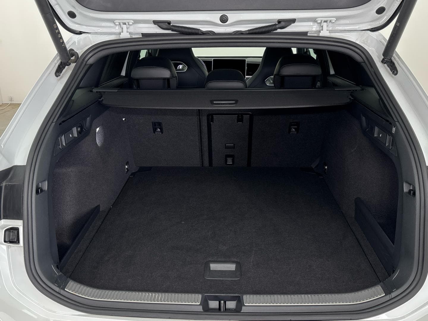 2025 Volkswagen PASSAT - 10