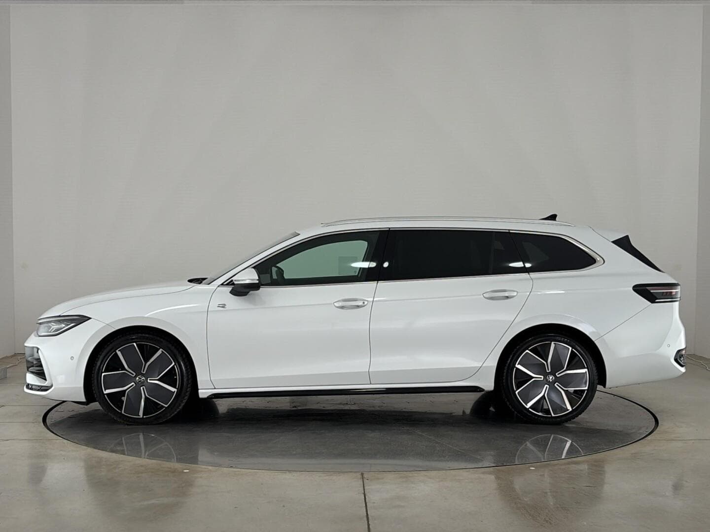 2025 Volkswagen PASSAT - 3