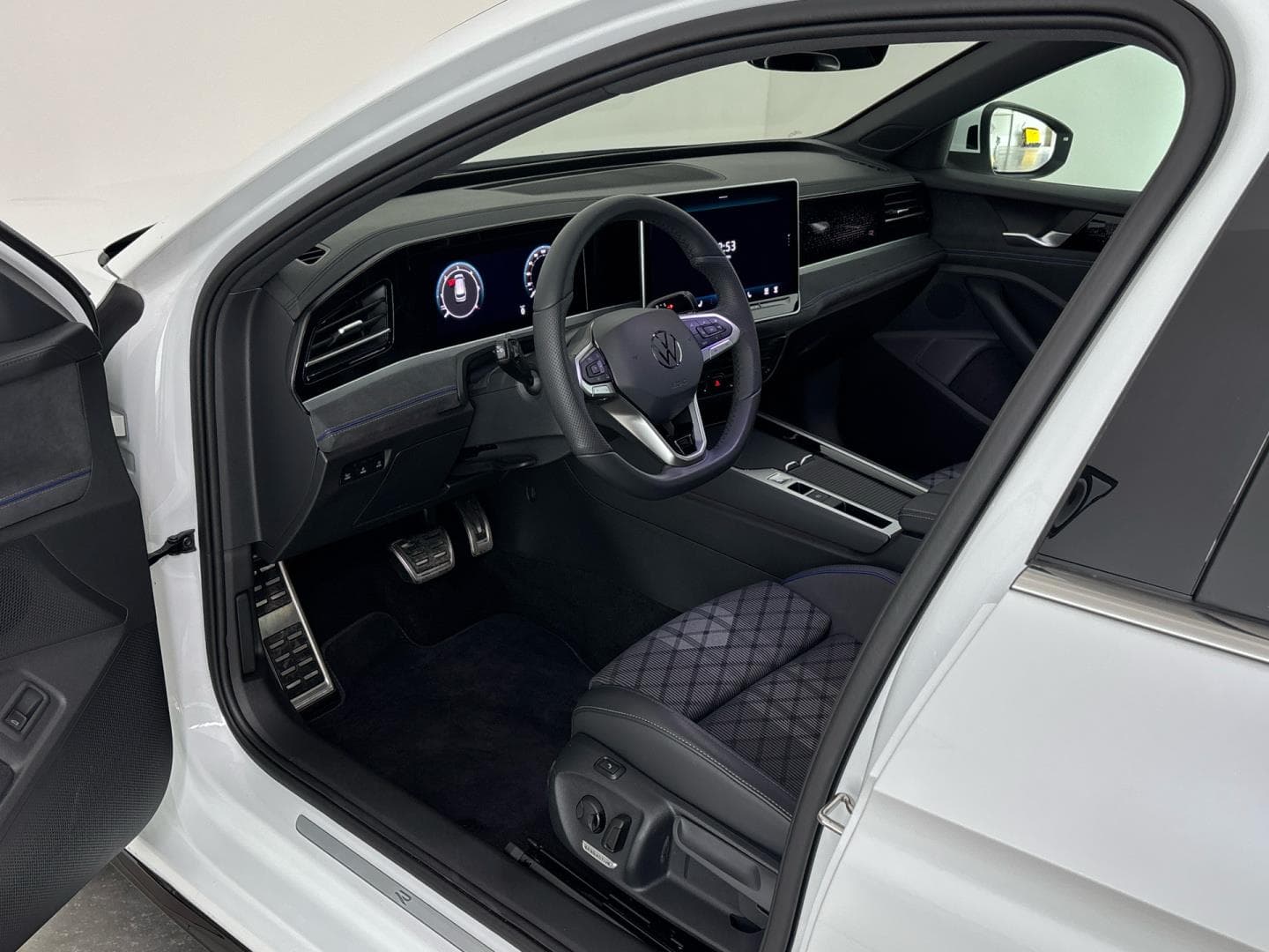 2025 Volkswagen PASSAT - 6