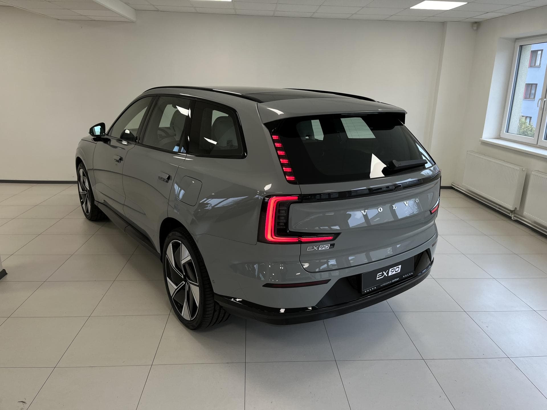 Volvo EX90 - 2