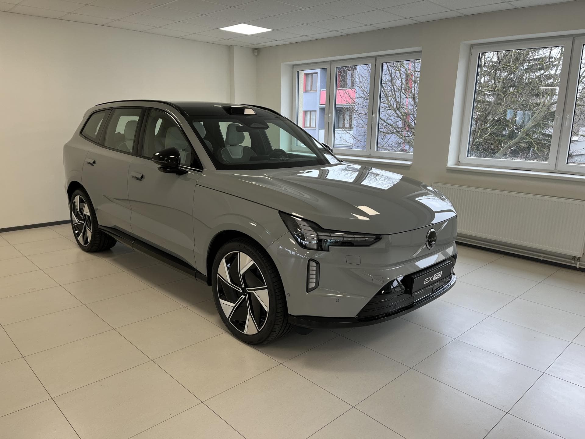 Volvo EX90 - 11