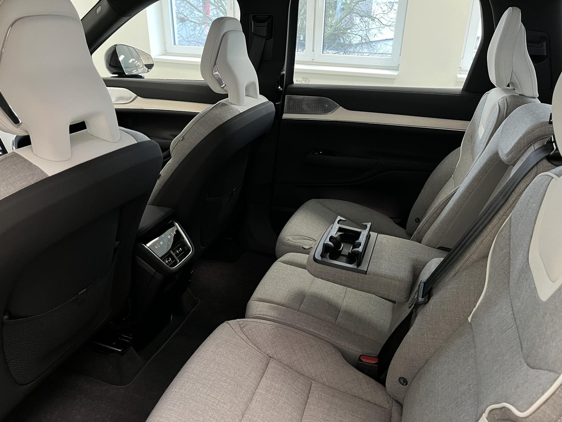 Volvo EX90 - 8