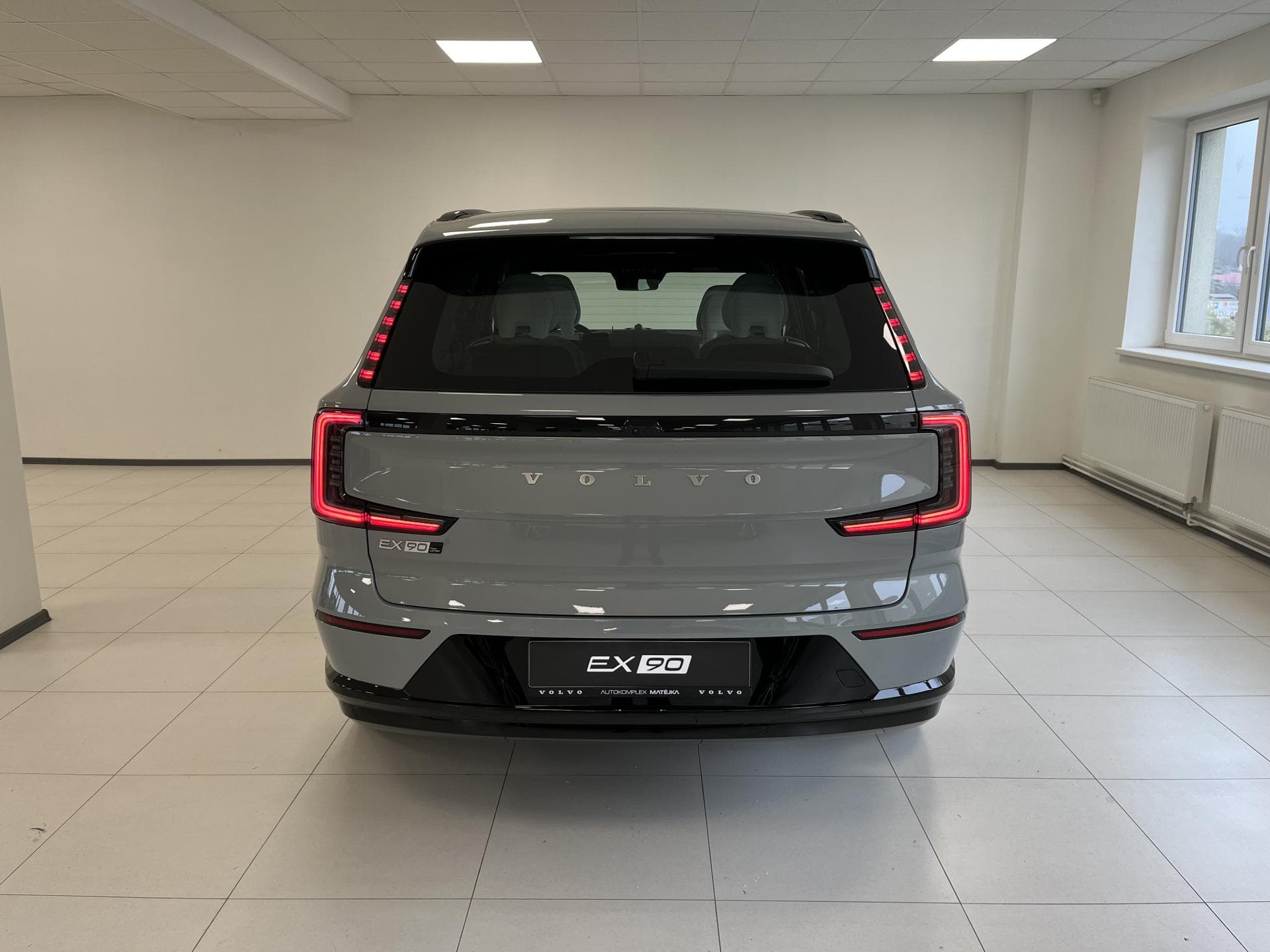 Volvo EX90 - 10