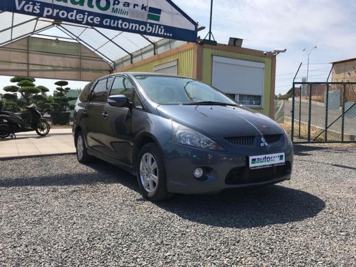 2005 Mitsubishi Grandis - 3