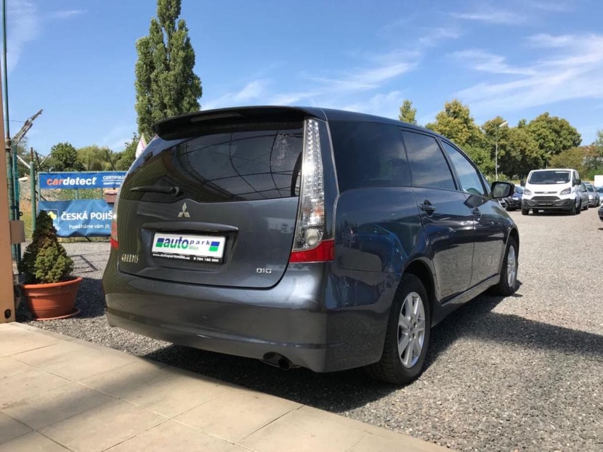2005 Mitsubishi Grandis - 6