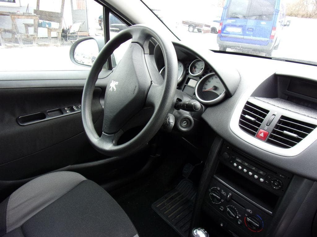 2009 Peugeot 207 - 9