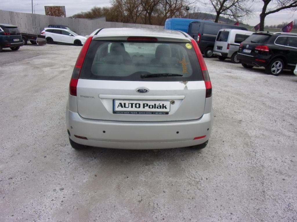2002 Ford Fiesta - 11