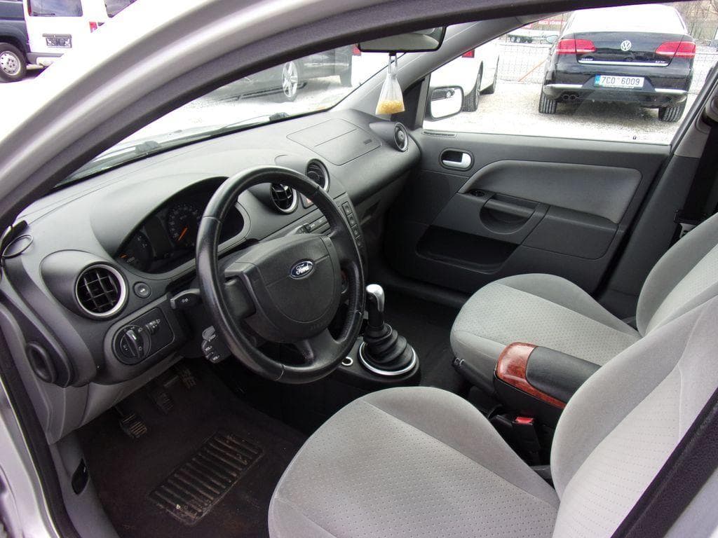 2002 Ford Fiesta - 4