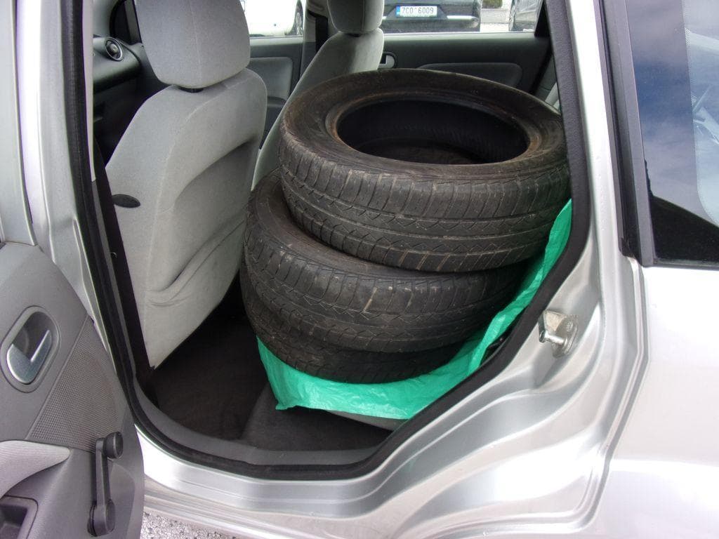 2002 Ford Fiesta - 7