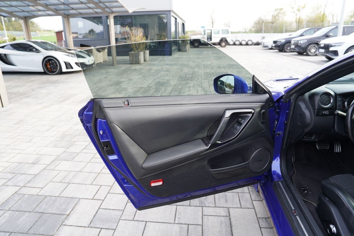 2011 Nissan GT-R - 11