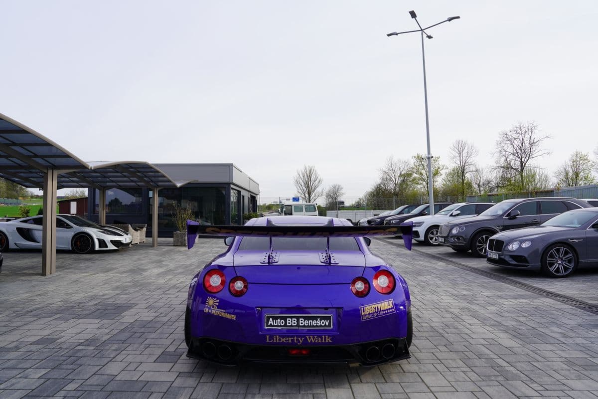 2011 Nissan GT-R - 5
