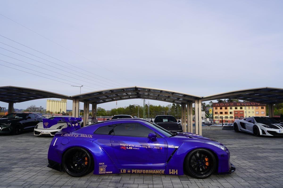 2011 Nissan GT-R - 7