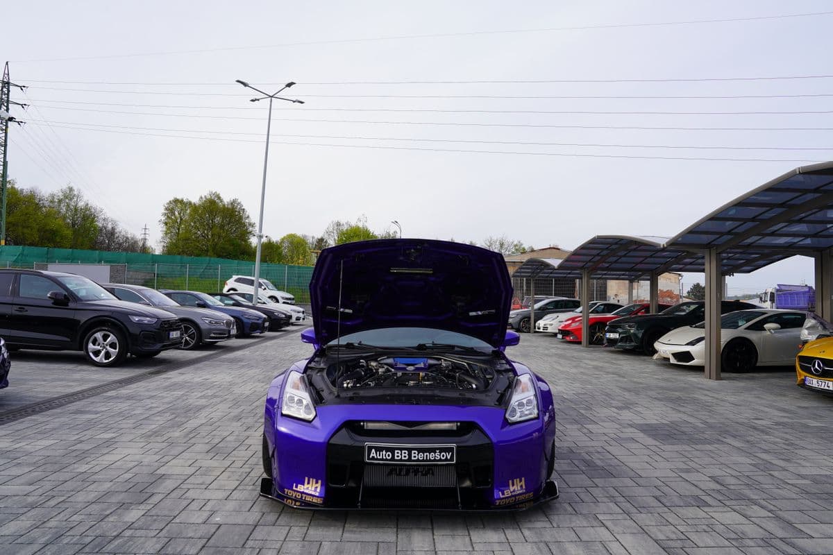 2011 Nissan GT-R - 9