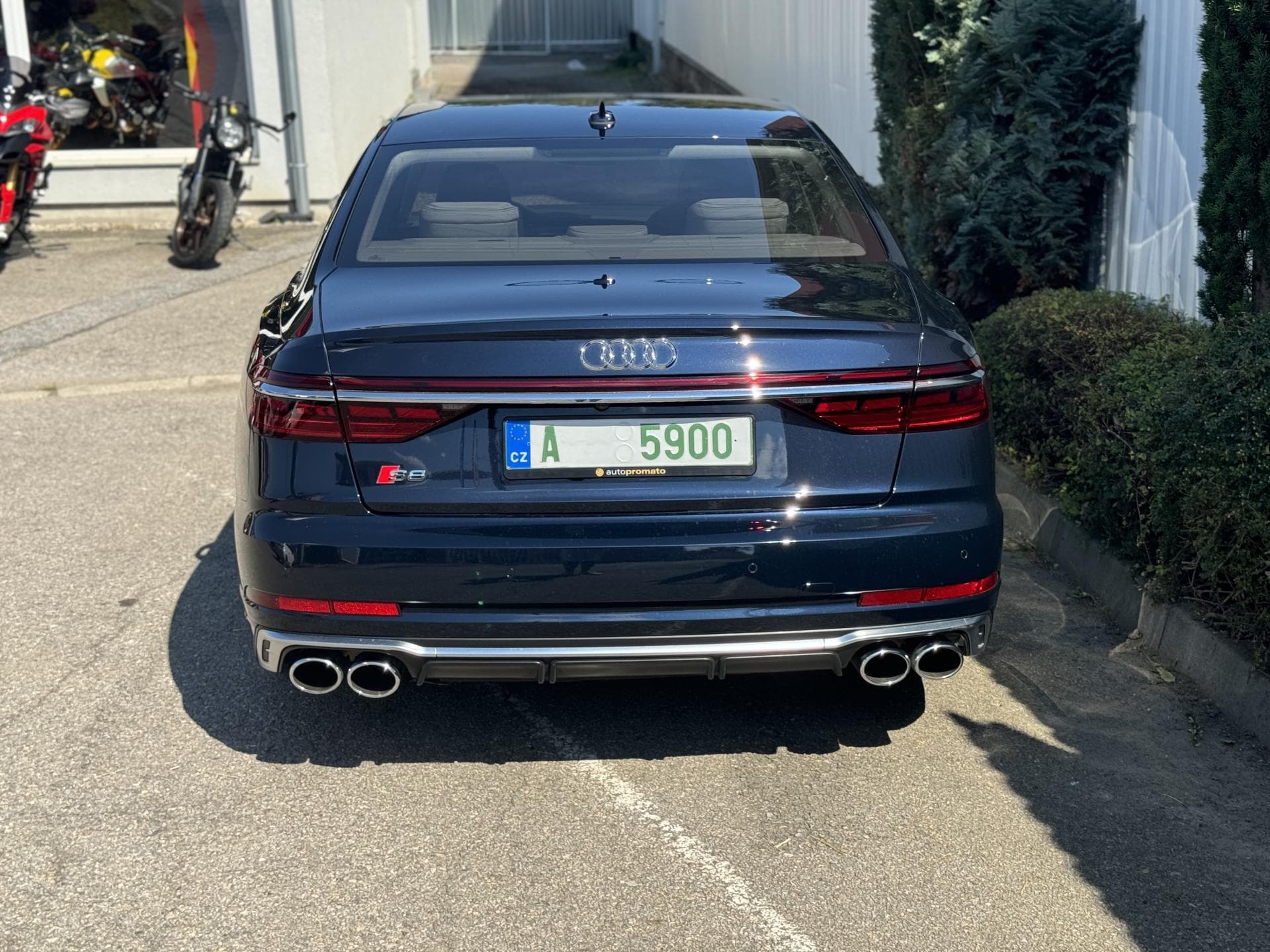 Audi S8 - 6