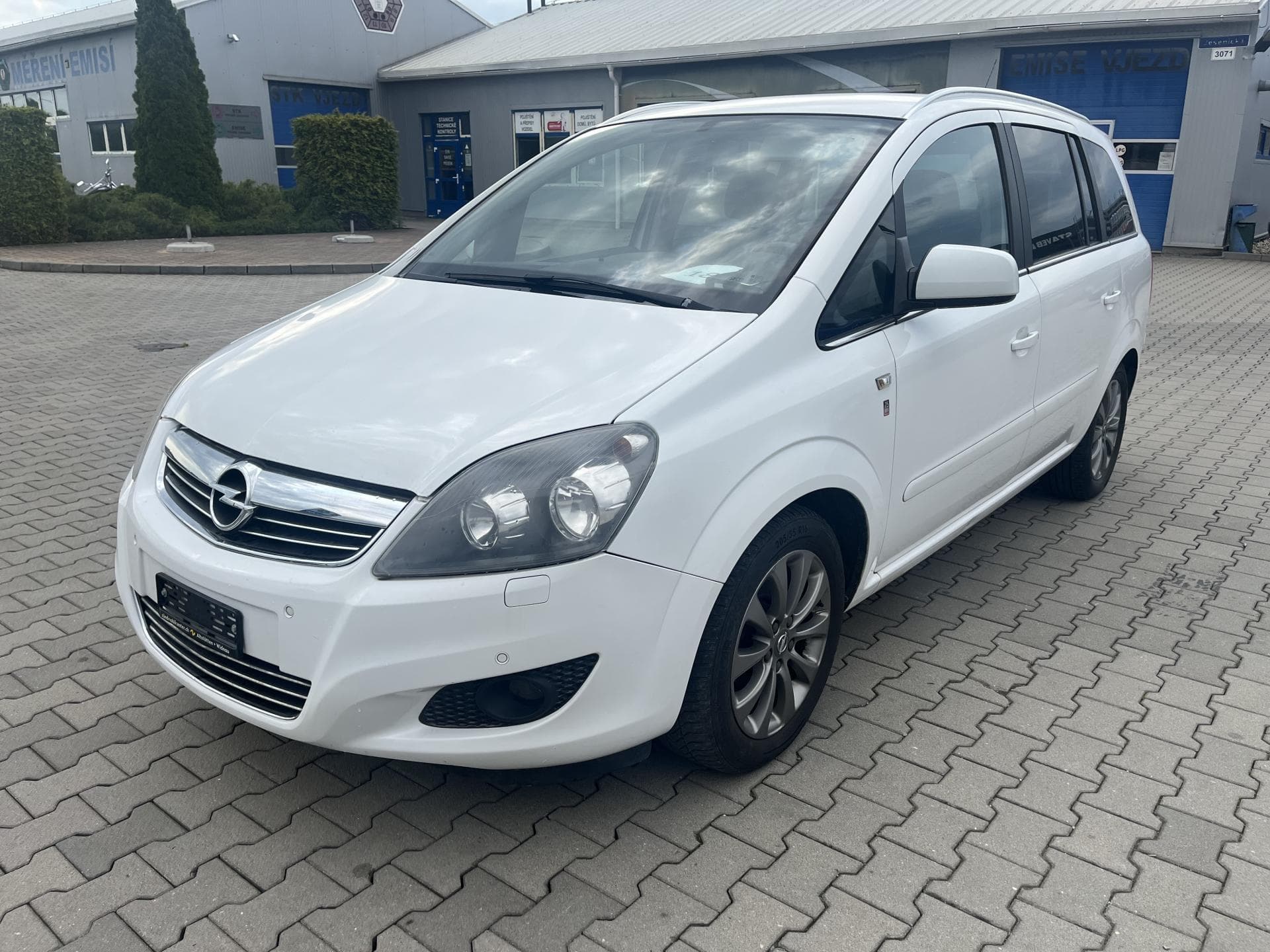 Opel ZAFIRA - 2