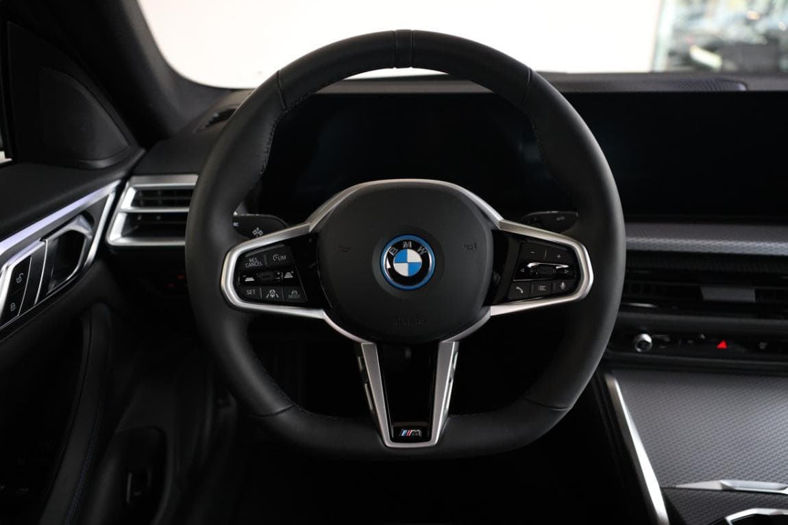 2025 BMW i4 - 11