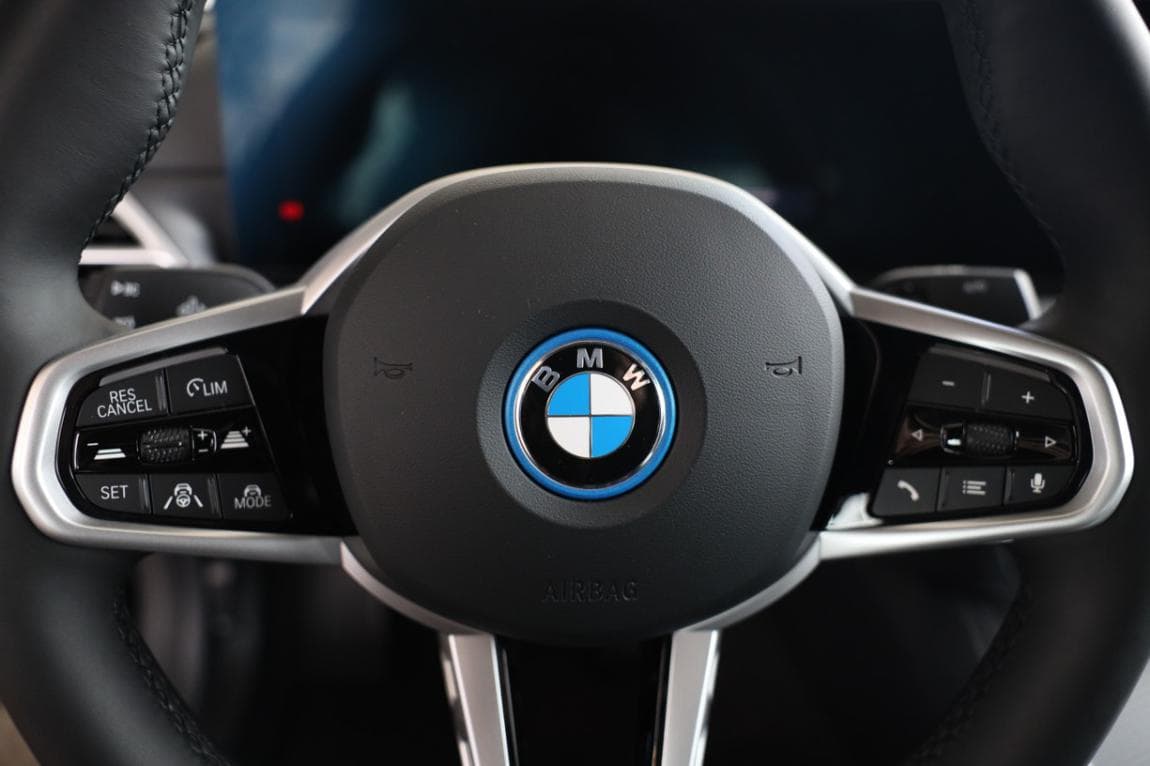 2025 BMW i4 - 12
