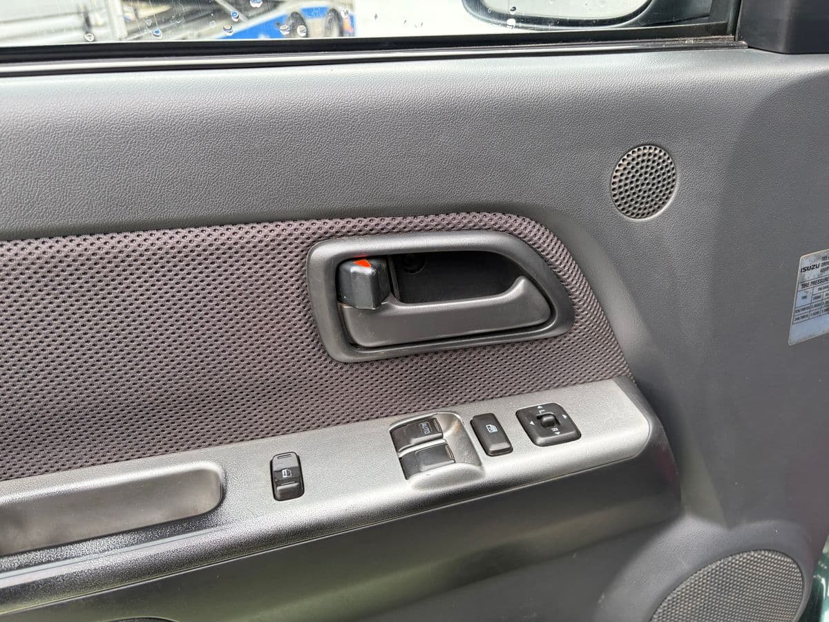 2010 Isuzu D-Max - 11