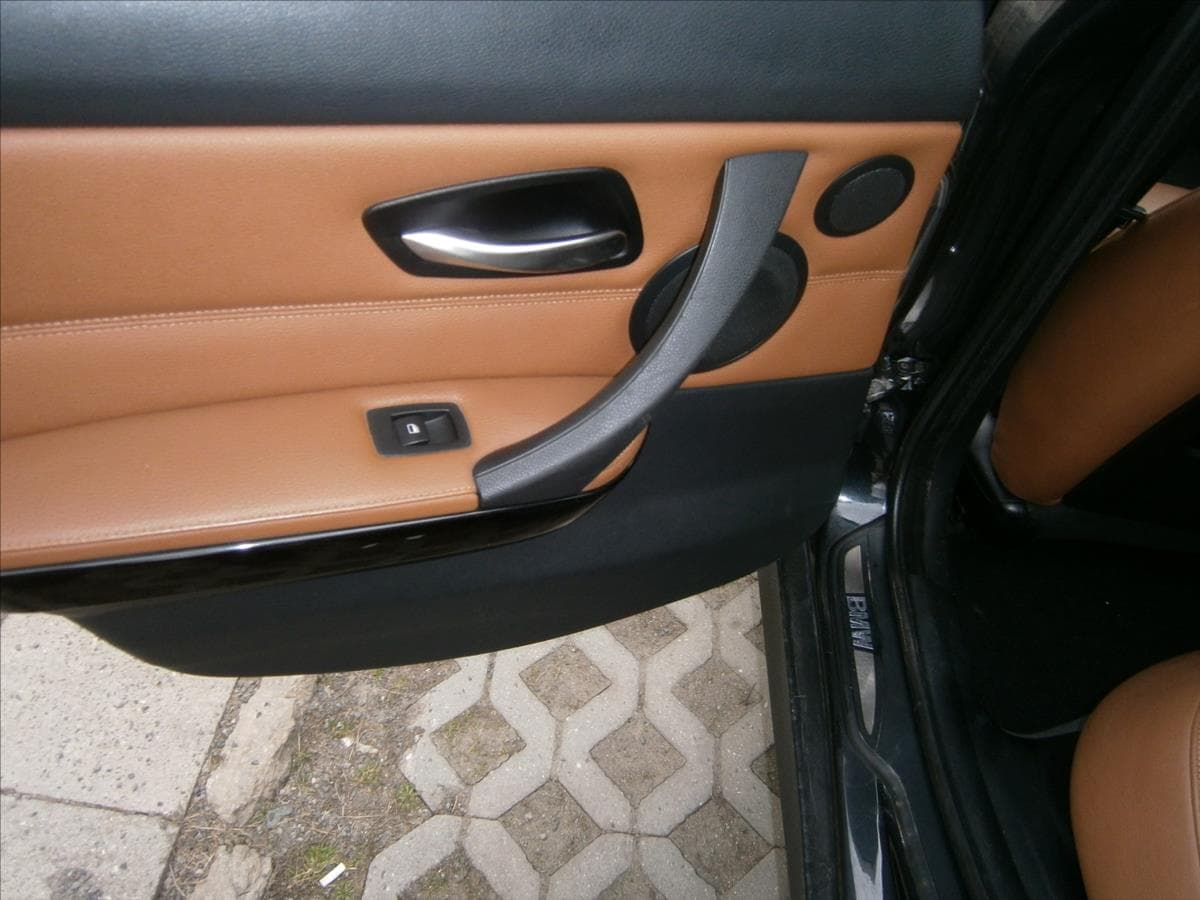 2009 BMW 3-Series - 10