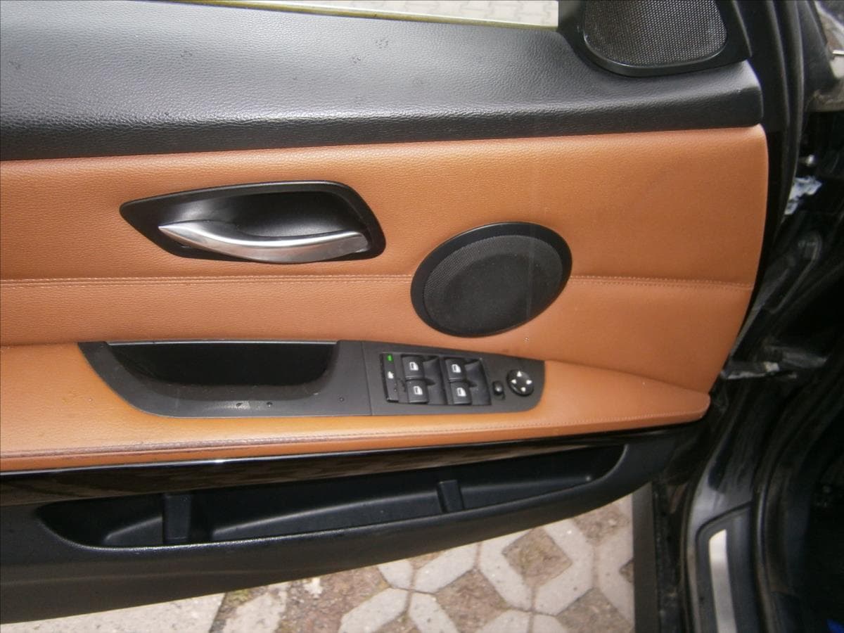 2009 BMW 3-Series - 11