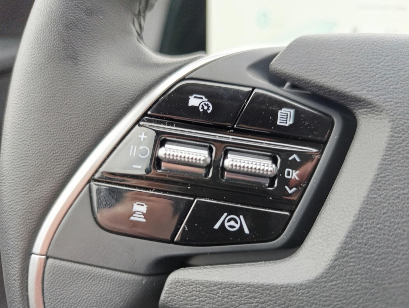 2025 Kia EV6 - 8