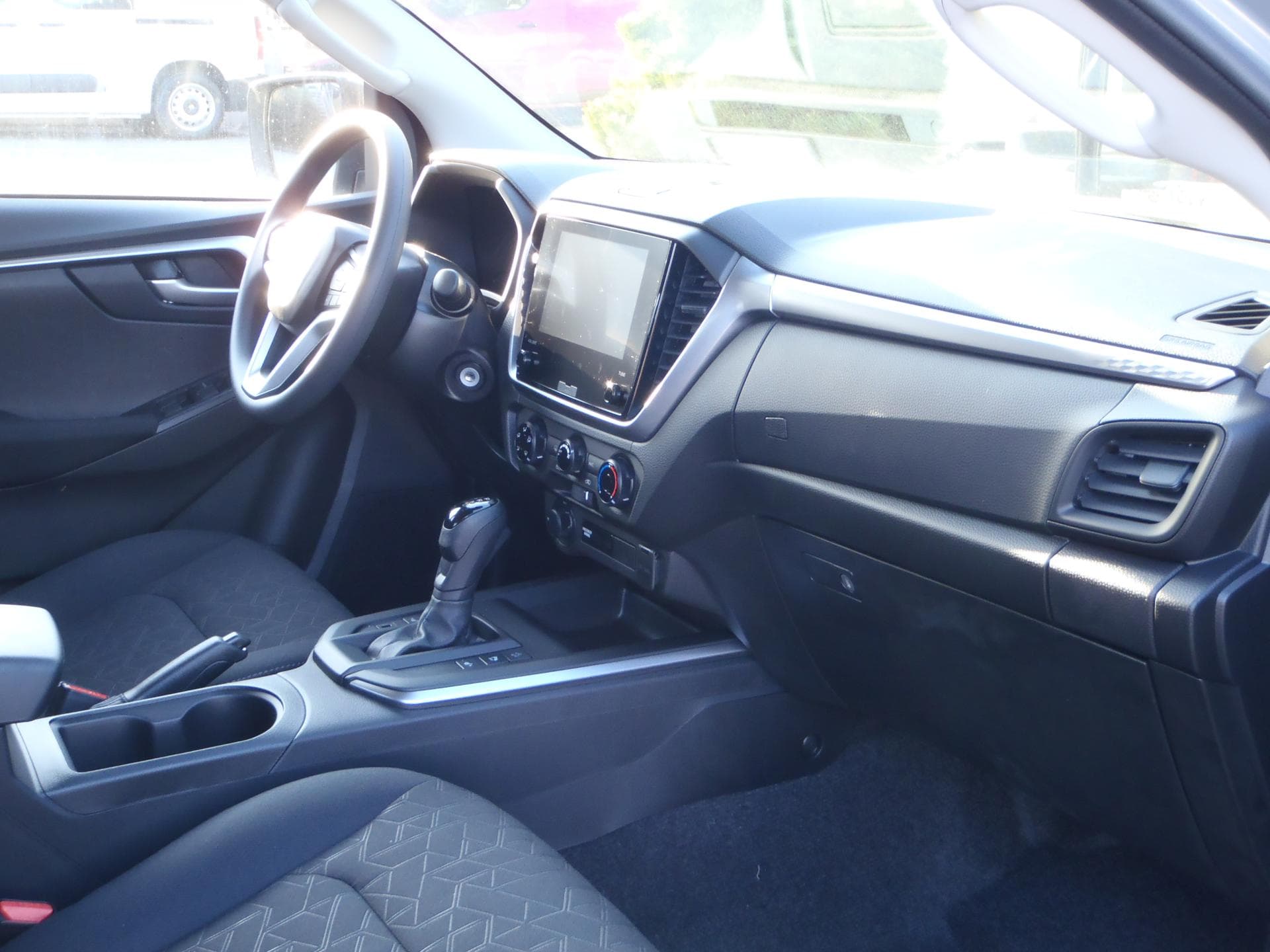 2025 Isuzu D-Max - 37