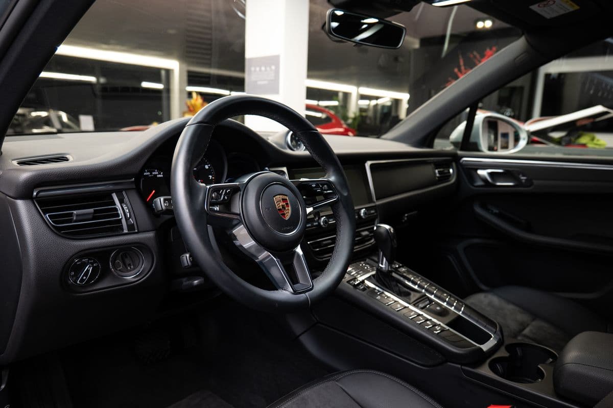 2025 Porsche MACAN - 5