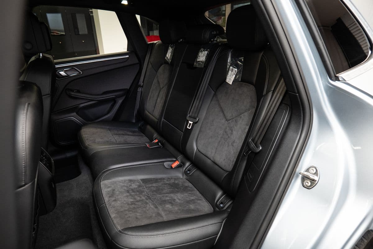 2025 Porsche MACAN - 8