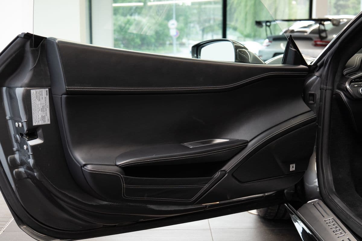 2011 Ferrari 458 - 9