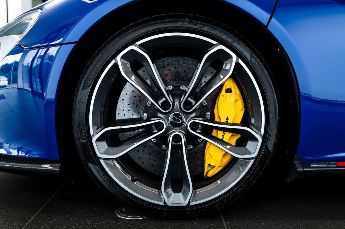2018 McLaren 650S - 11