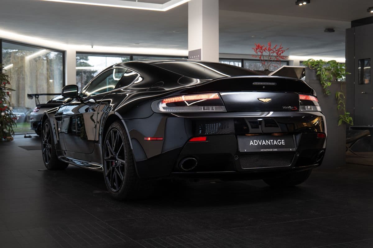2012 Aston Martin VANTAGE - 4