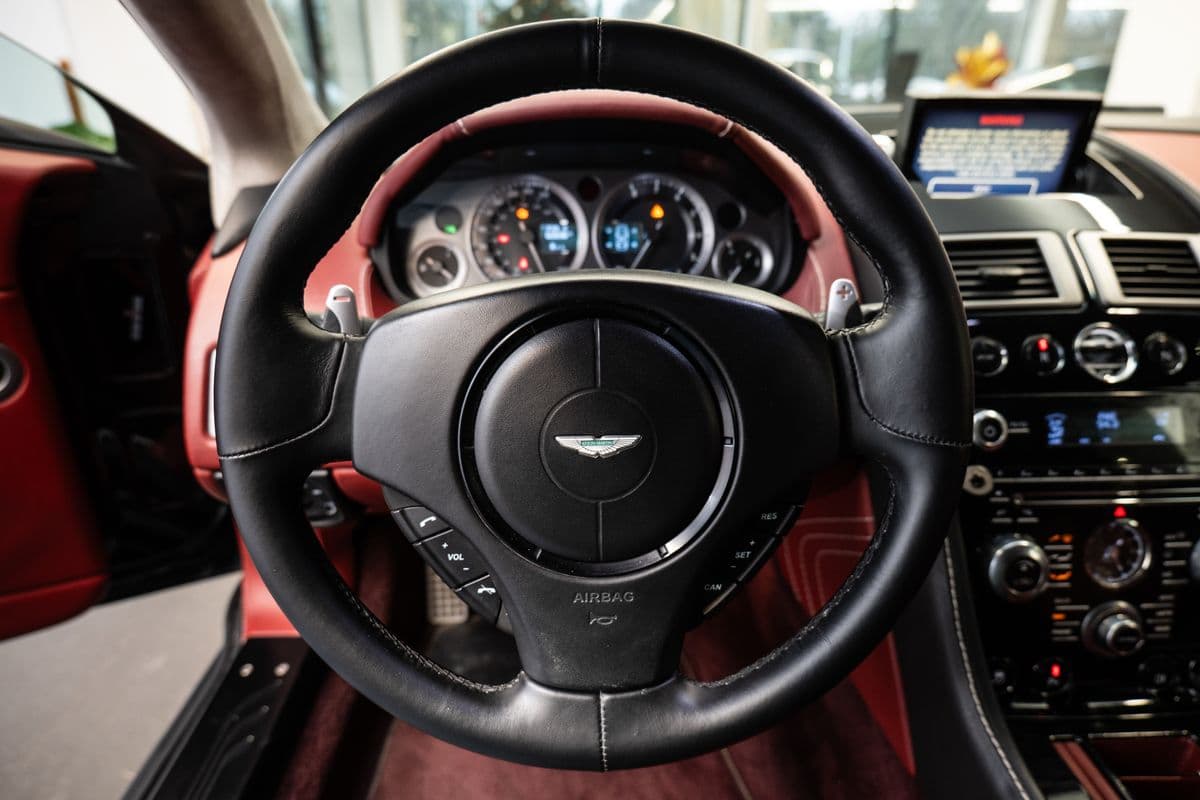 2012 Aston Martin VANTAGE - 6