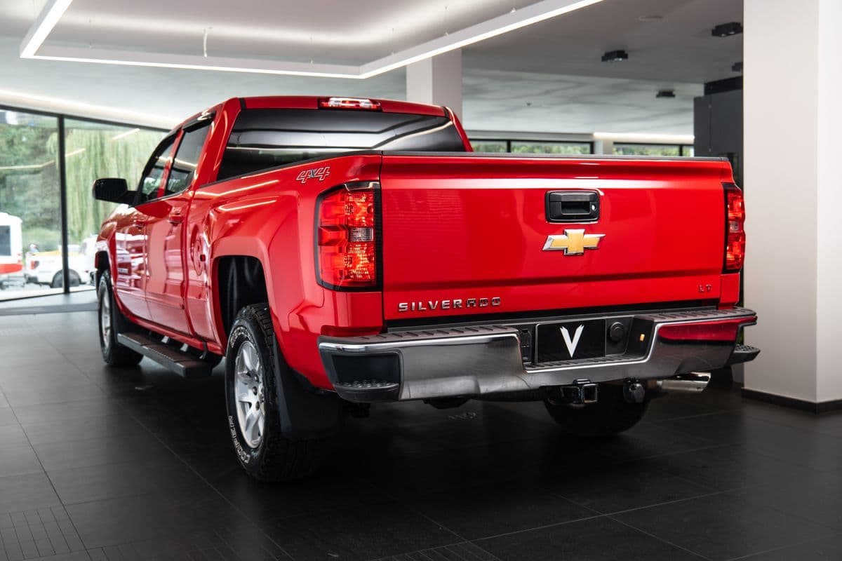 2017 Chevrolet SILVERADO - 3