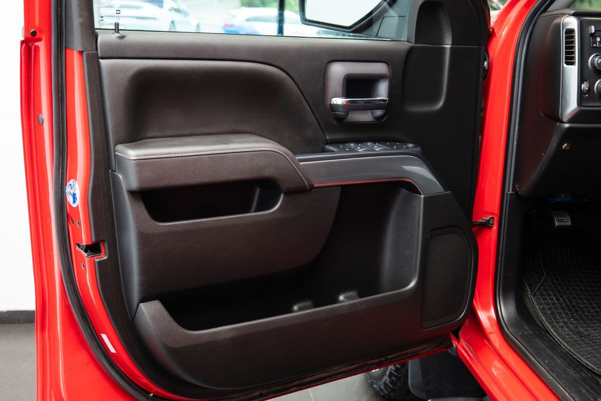 2017 Chevrolet SILVERADO - 9