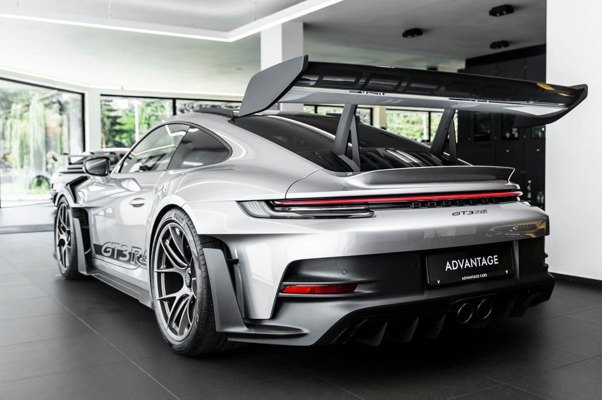 2025 Porsche 911 - 4