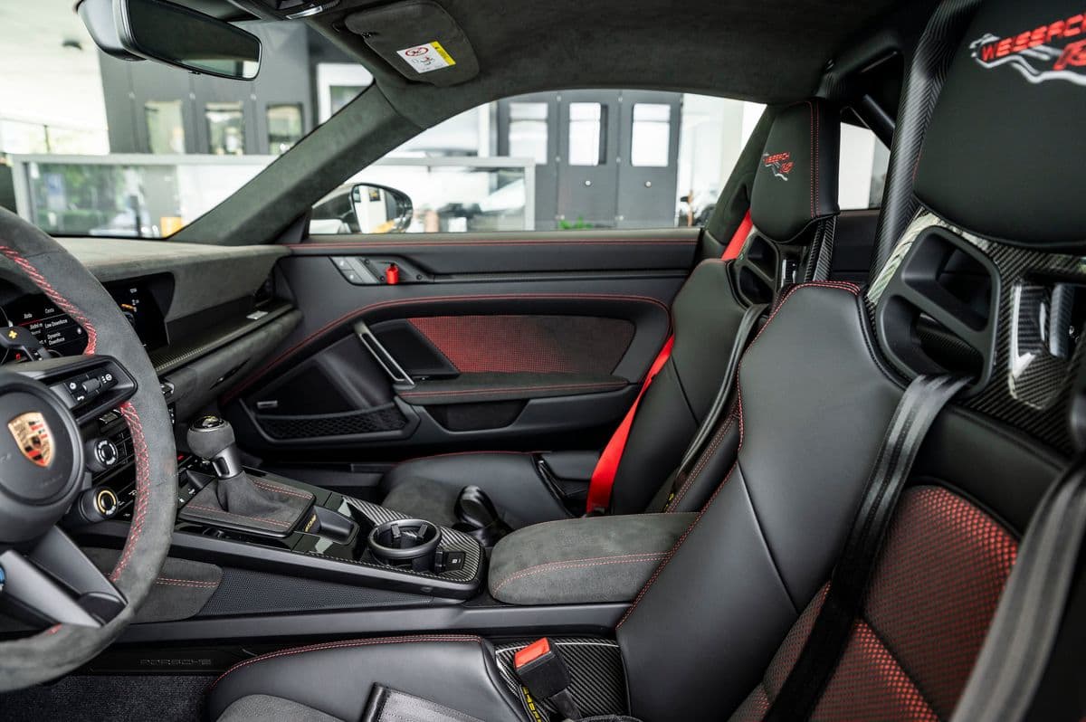 2025 Porsche 911 - 8