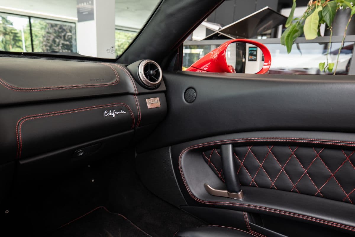 2011 Ferrari CALIFORNIA - 11