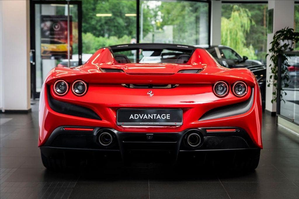 Ferrari F8 - 3