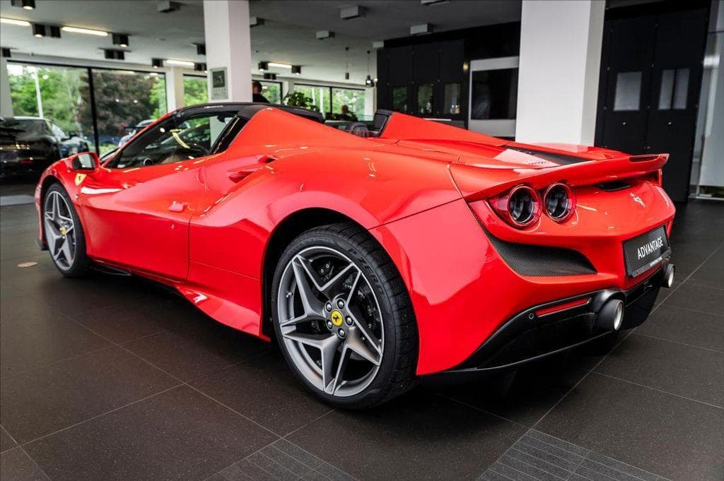 Ferrari F8 - 4