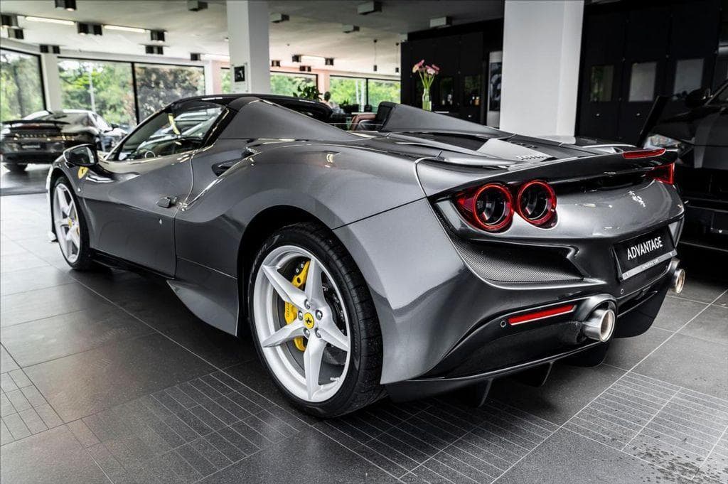 Ferrari F8 - 4