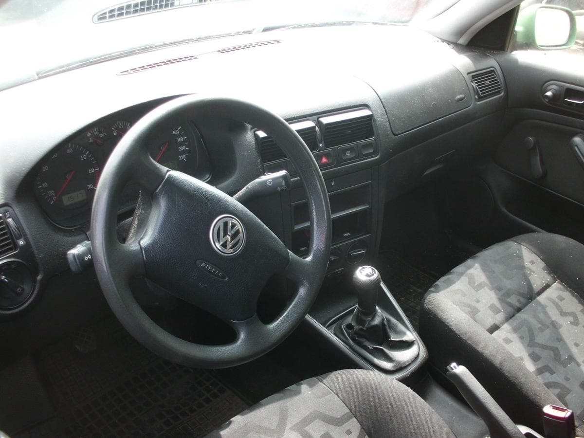 Volkswagen GOLF - 8